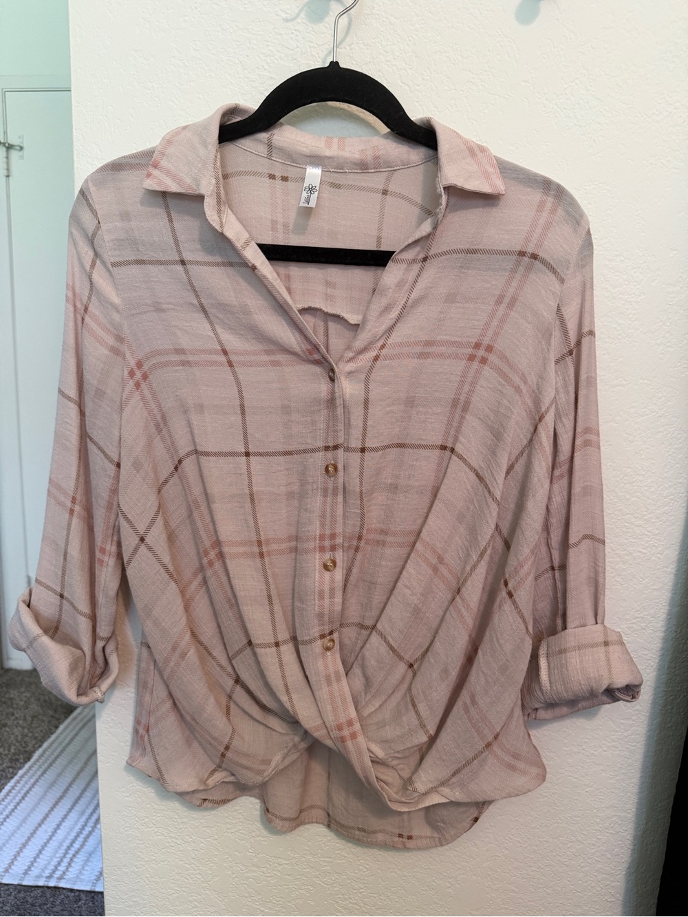 Relaxed Pink Plaid Button-Down Shirt with Twist Hem